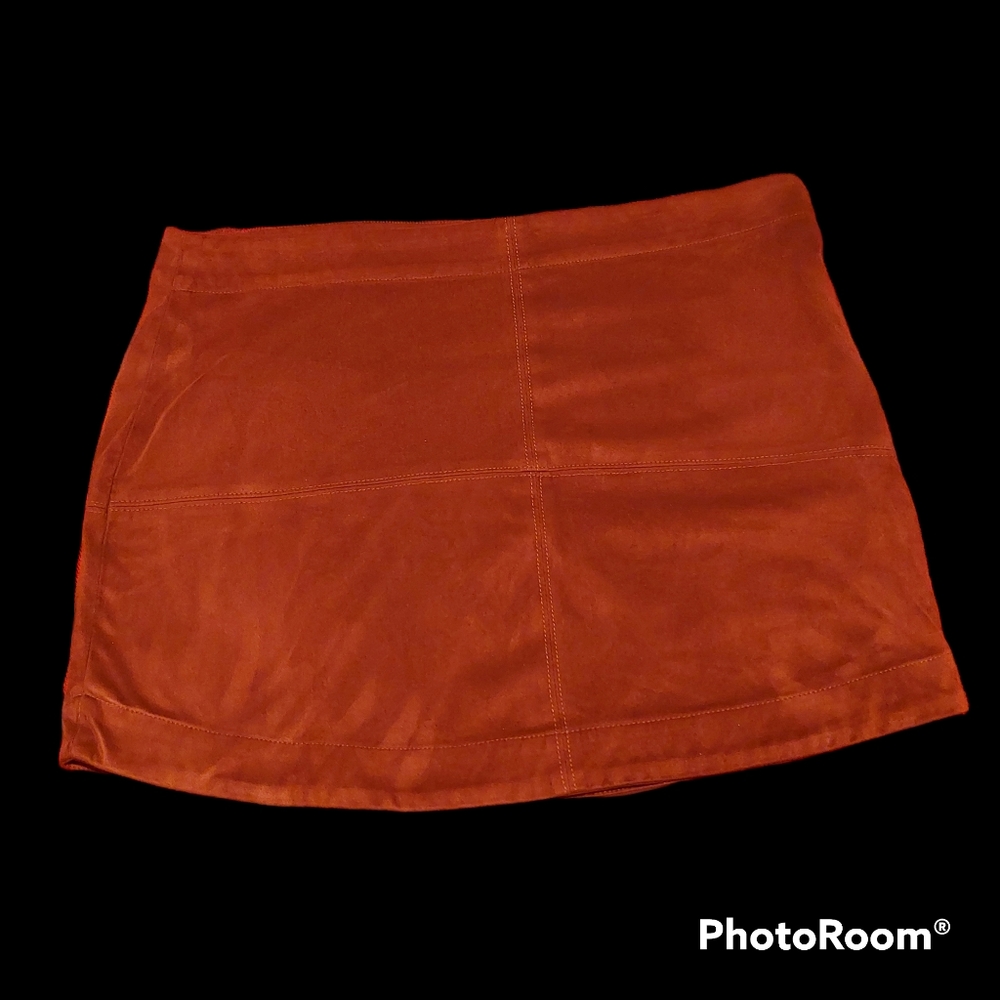 Mud Pie Women's Fashion Faux Suede red Miniskirt, Size L great condition